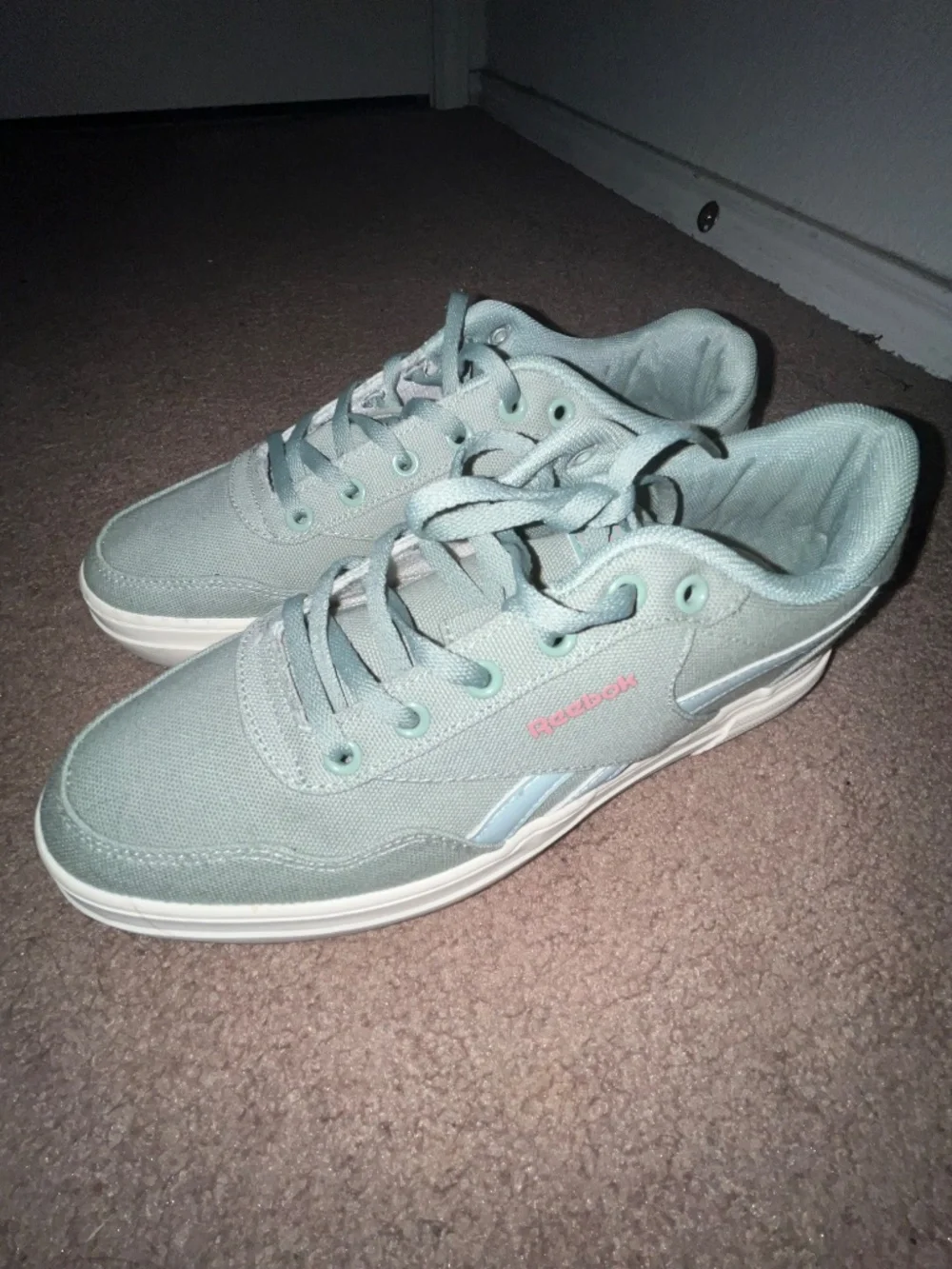 Royal C Techque Reebok Mint Green Canvas Sneakers sz 8